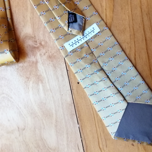 Perry Ellis Traditional Silk Tie - Picture 4 of 5